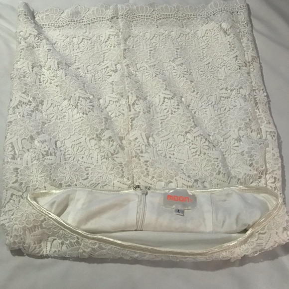 Lacy skirt - Picture 2 of 2